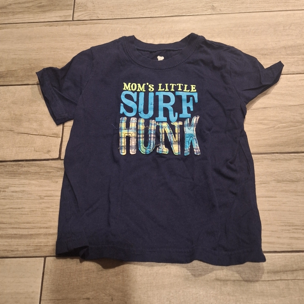 🦔Moms Surf Hunk boys tee🦄